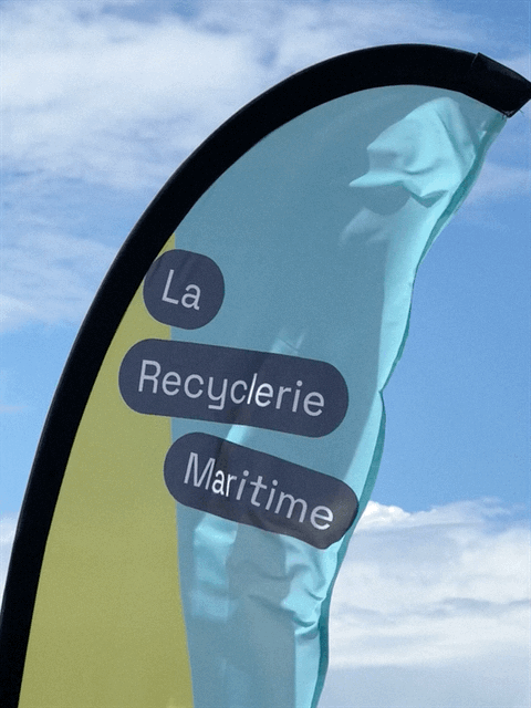 Beachflag Recyclerie Maritime