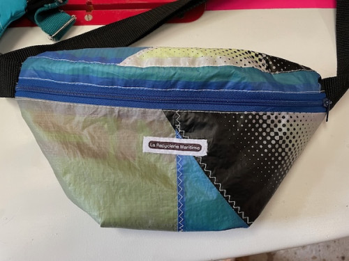 Banane fabriquée à base d'une aile de kitesurf